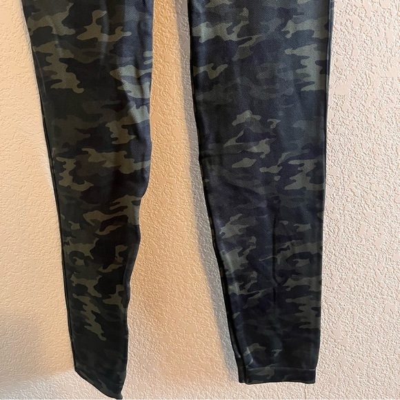 SPANX Look At Me Now Green Camo Cropped Skinny Seamless Leggings Size XL - Picture 10 of 10